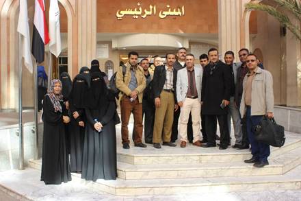 وفد من وزارة الصحة العامة والسكان يزور المستشفى .. ويثني على السياسات المتبعة فيه لمكافحة العدوى 