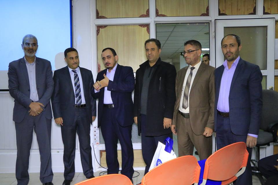 تكريم الدكتور العماد أثناء النشاط العلمي الأسبوعي
